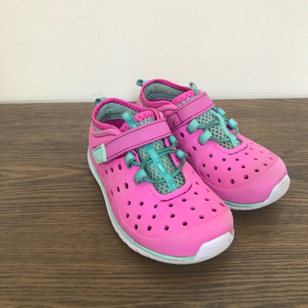 Water Sneaker Shoes Size 9